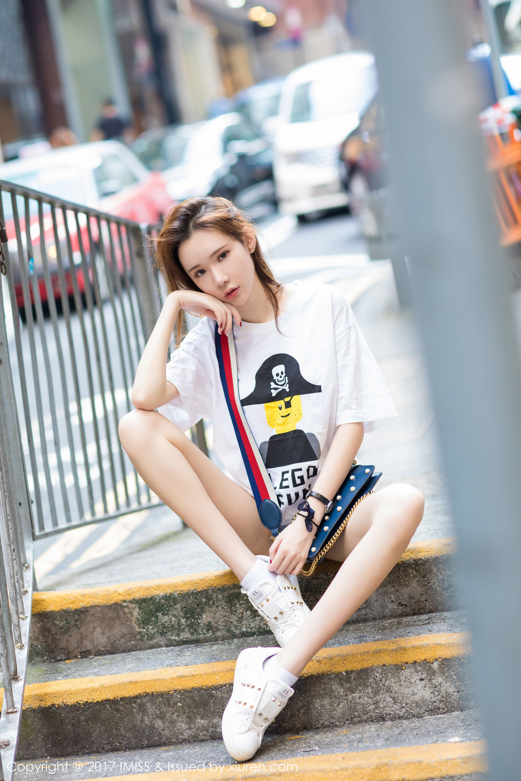 萌琪琪Irene《黑丝美腿+街拍OL萌软妹》 [爱蜜社IMiss] VOL.199 写真集(61)