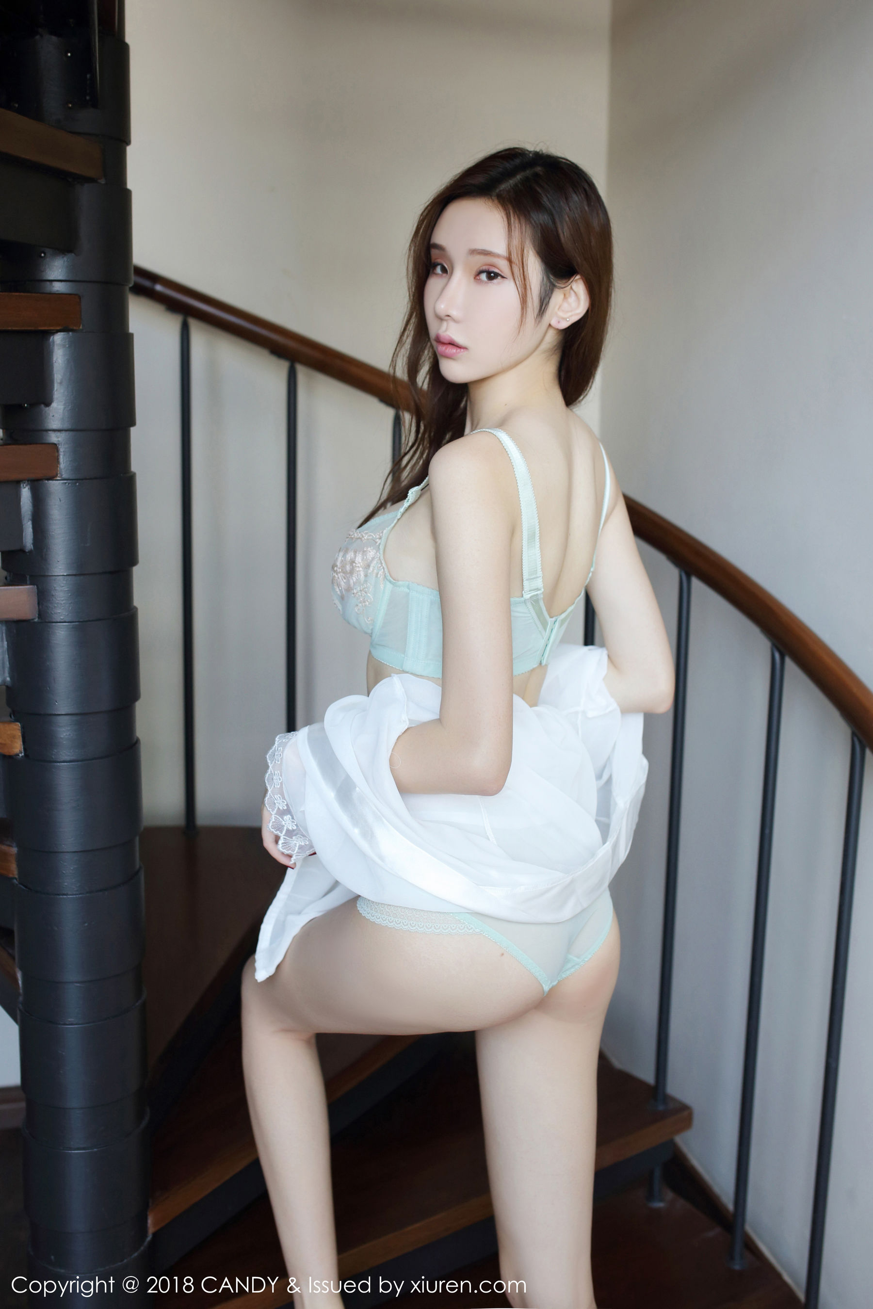 萌琪琪Irene《沙发+睡衣系列》 [网红馆CANDY] Vol.049 写真集(44)
