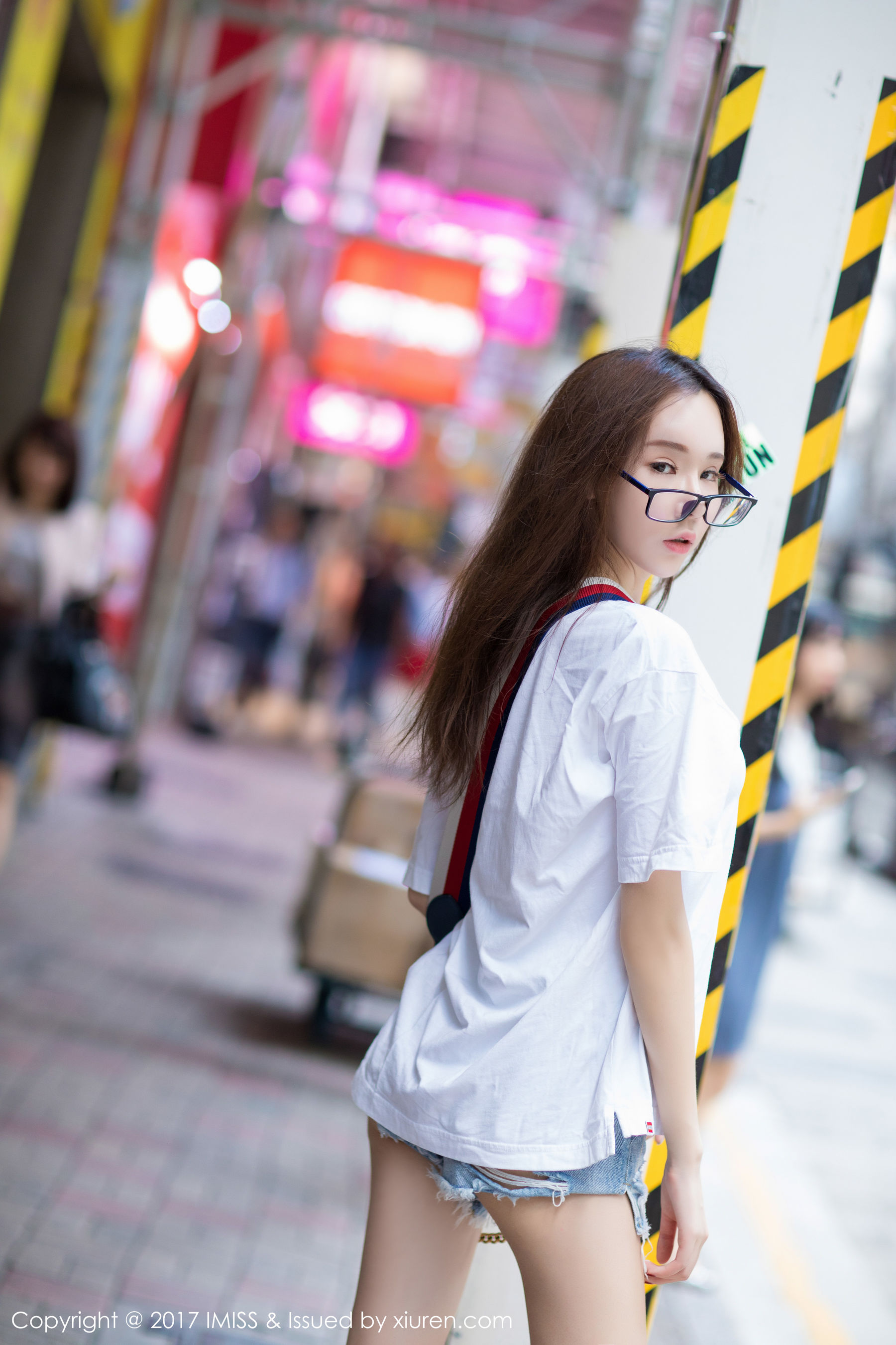 萌琪琪Irene《黑丝美腿+街拍OL萌软妹》 [爱蜜社IMiss] VOL.199 写真集(46)