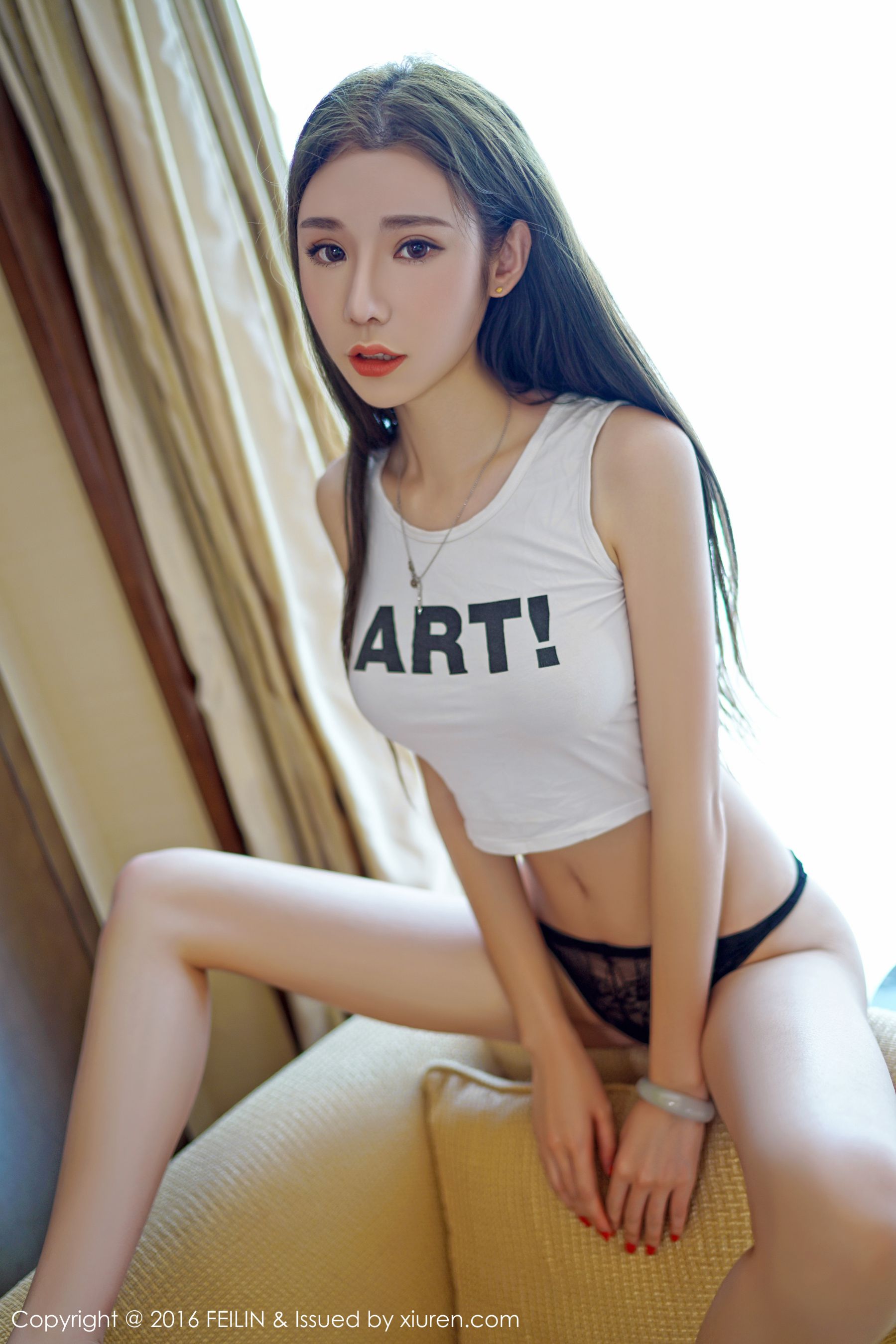 萌琪琪Irene《精致的五官，白皙的皮肤，完美的胸型，修长的美腿》 [嗲囡囡FEILIN] Vol.059 写真集(15)