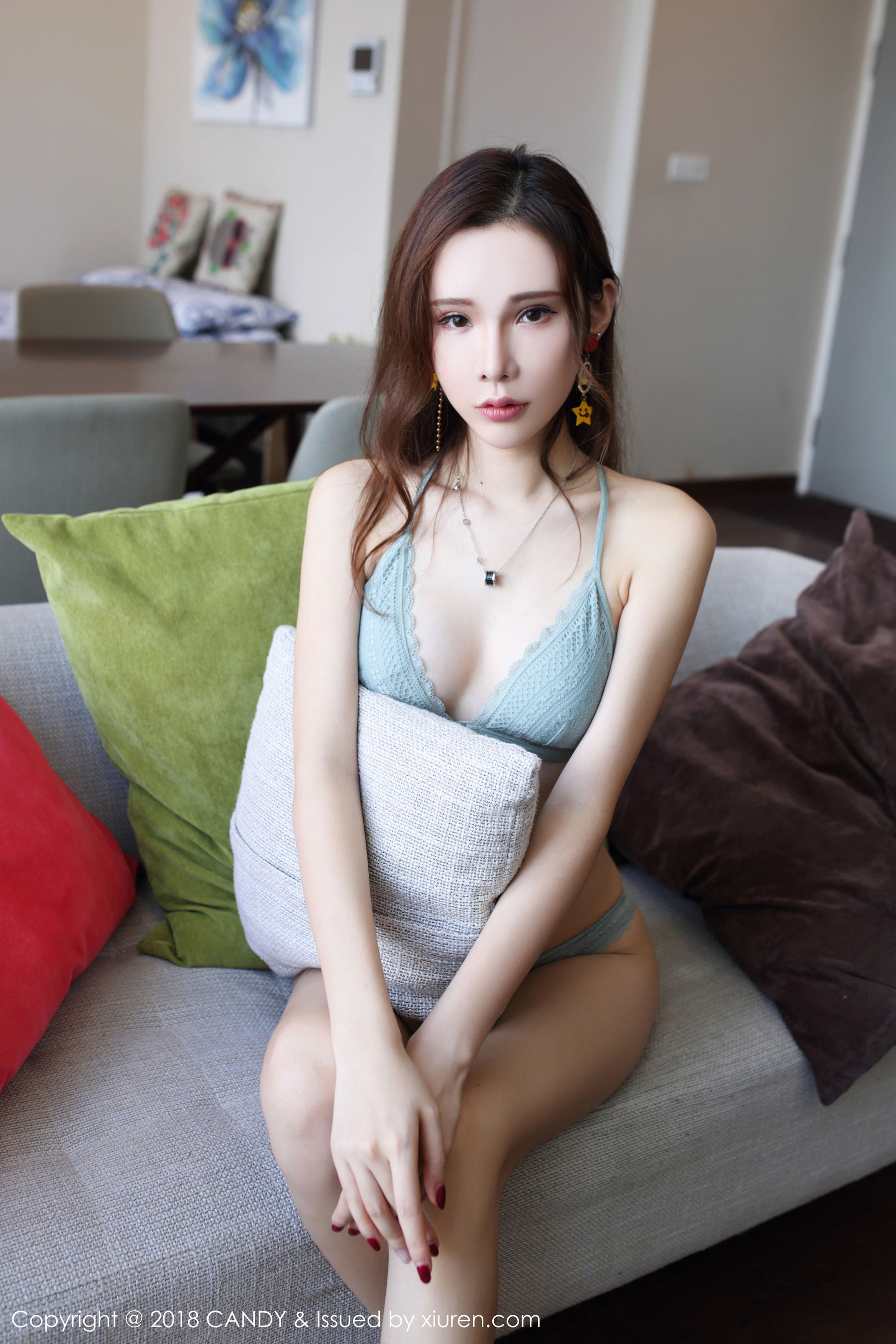 萌琪琪Irene《沙发+睡衣系列》 [网红馆CANDY] Vol.049 写真集(18)