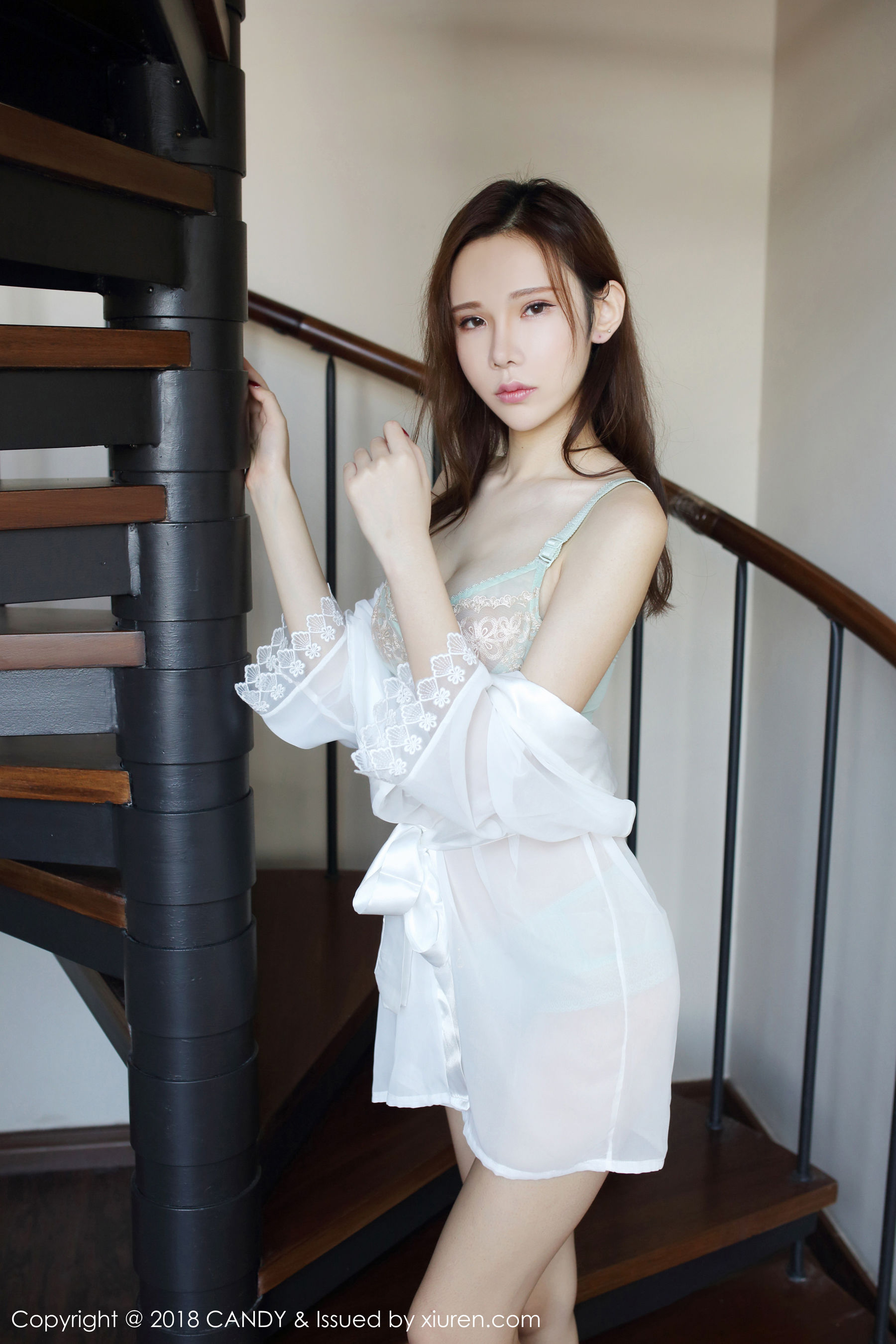 萌琪琪Irene《沙发+睡衣系列》 [网红馆CANDY] Vol.049 写真集(37)