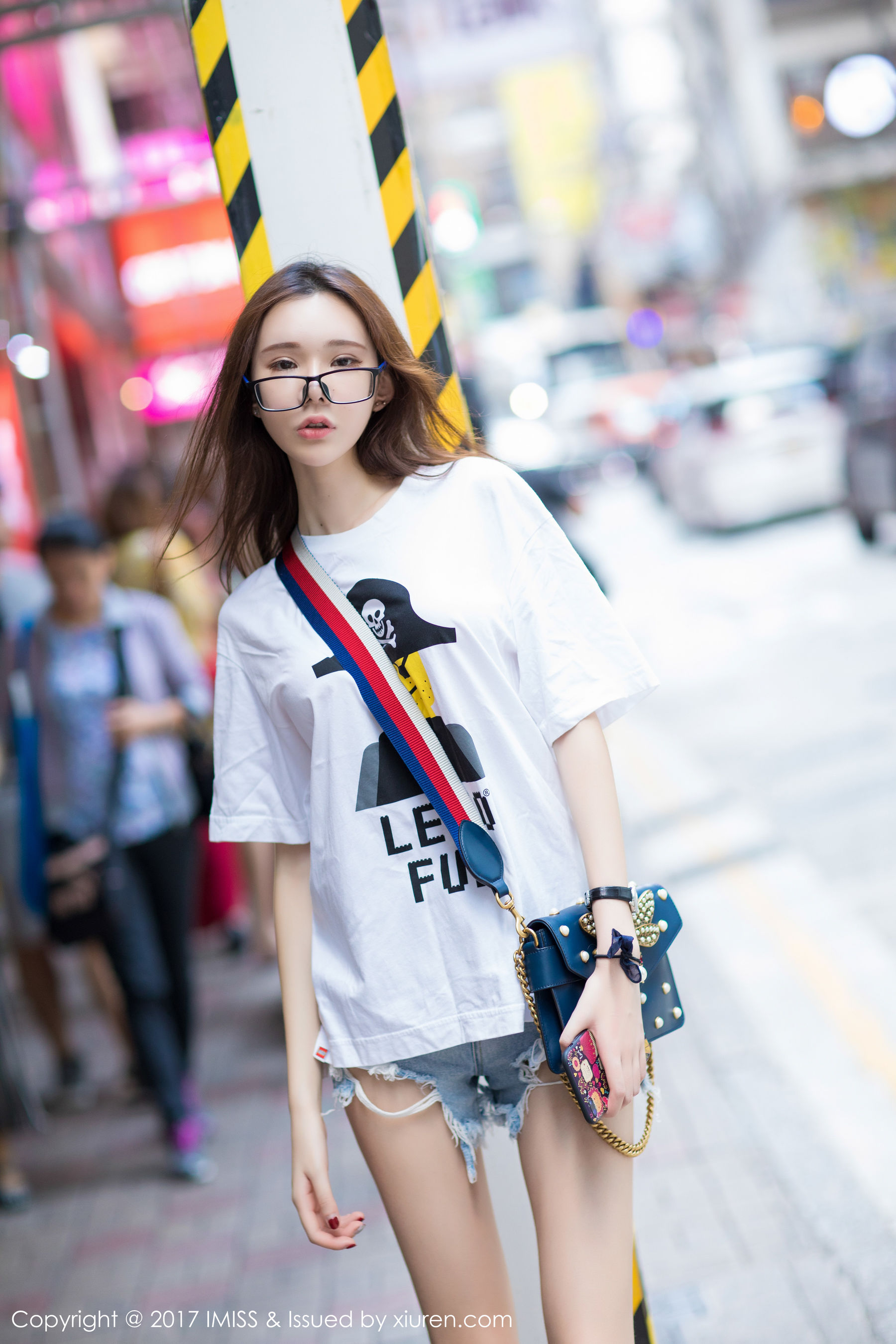 萌琪琪Irene《黑丝美腿+街拍OL萌软妹》 [爱蜜社IMiss] VOL.199 写真集(45)