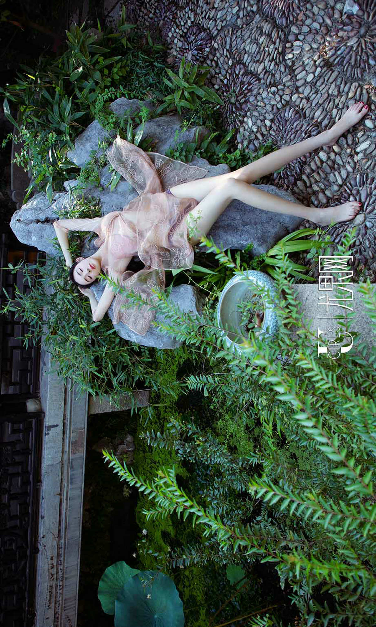 萌琪琪《庭院深处》 [尤果圈爱尤物] No.1250 写真集(29)